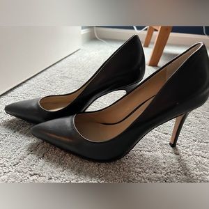 Ann Taylor black pumps